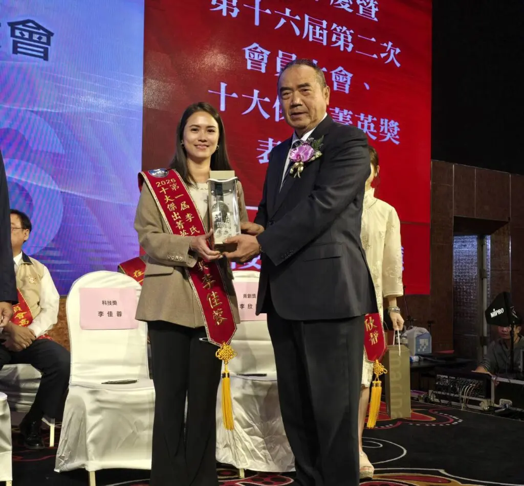 “Making Carbon Reduction Part of Urban Aesthetics”: Richten Energy’s Lee Chia-jung Receives Technology Award for Advancing Scalable Colored Solar PV Solutions for Net-Zero Buildings