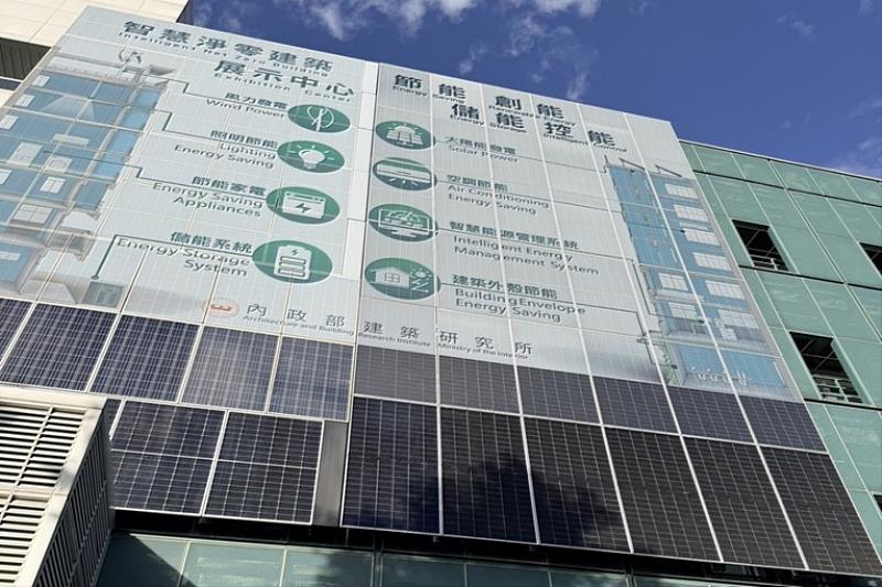 睿田能源推動「彩繪光電循環外牆淨零方案」，讓建築外牆同時具備發電與城市美學功能，為淨零建築與ESG永續轉型提供創新解決方案。.jpeg